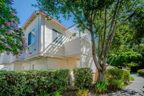 Exterior - 1045 Greene Ter, Davis, CA 95618 photo 6 of 9