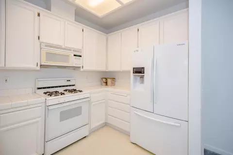 Kitchen - 1045 Greene Ter, Davis, CA 95618 photo 4 of 4