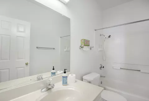 Bath - 1045 Greene Ter, Davis, CA 95618 photo 6 of 8