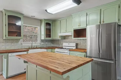 Kitchen - 18567 Sugar Pine Dr, Pine Grove, CA 95665 photo 2 of 4