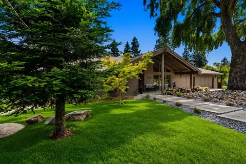 11401 Valley Oak Dr, Oakdale, CA 95361