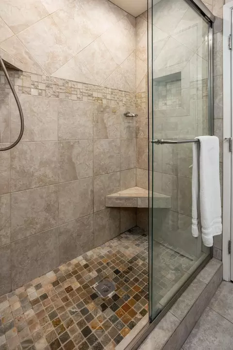 Bath - 3012 Mammoth Way, Modesto, CA 95355 photo 4 of 4