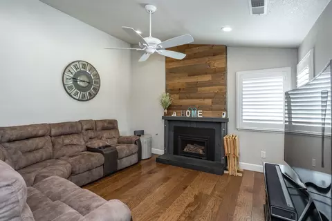 Living - 3012 Mammoth Way, Modesto, CA 95355 photo 1 of 1