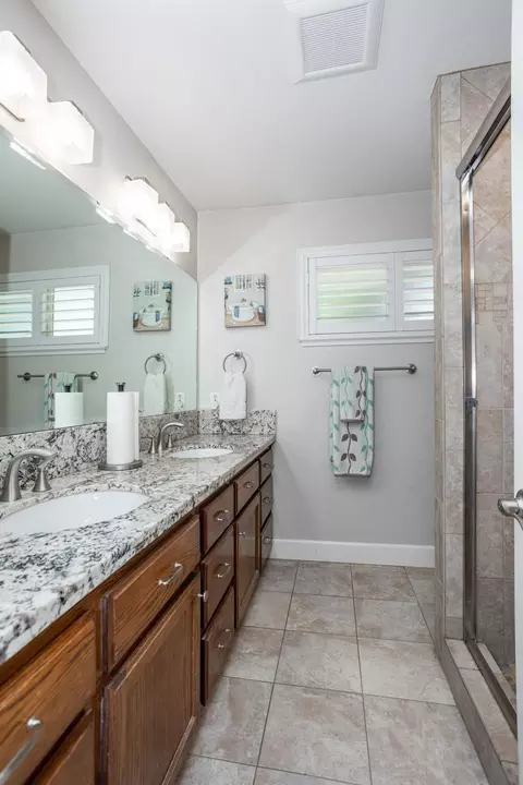 Bath - 3012 Mammoth Way, Modesto, CA 95355 photo 3 of 4