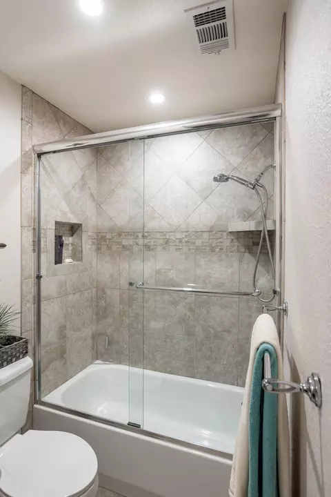 Bath - 3012 Mammoth Way, Modesto, CA 95355 photo 2 of 4