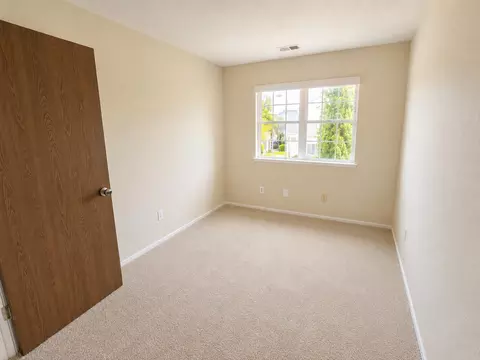 Bedroom - 3044 Woods Cir, Davis, CA 95616 photo 3 of 7
