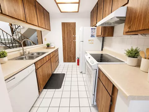 Kitchen - 3044 Woods Cir, Davis, CA 95616 photo 2 of 2