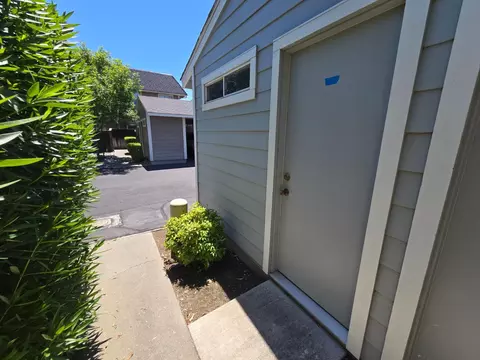 Exterior - 3044 Woods Cir, Davis, CA 95616 photo 7 of 8