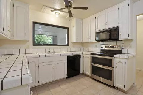 Kitchen - 1725 Le Bec Ct, Lodi, CA 95240 photo 2 of 4