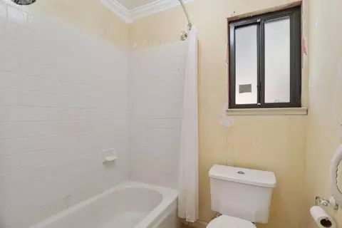 Bath - 1725 Le Bec Ct, Lodi, CA 95240 photo 2 of 5