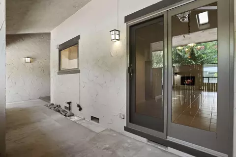 Entry Way - 1725 Le Bec Ct, Lodi, CA 95240 photo 2 of 6