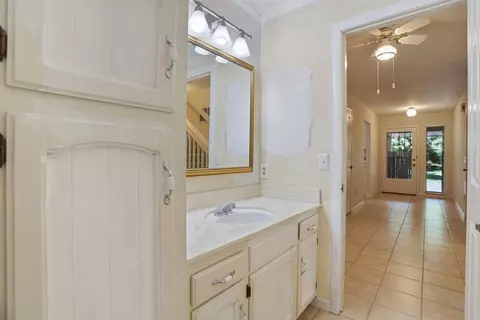 Entry Way - 1725 Le Bec Ct, Lodi, CA 95240 photo 4 of 6