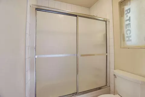 Bath - 1725 Le Bec Ct, Lodi, CA 95240 photo 5 of 5