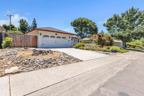 6224 Saint James Dr, Carmichael, CA 95608 photo 2