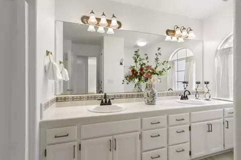 Bath - 3439 Koso St, Davis, CA 95618 photo 4 of 5
