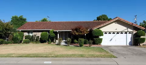 7722 Woodside Dr, Stockton, CA 95207
