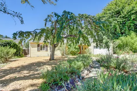 Exterior - 921 W 8th St, Davis, CA 95616 photo 11 of 11