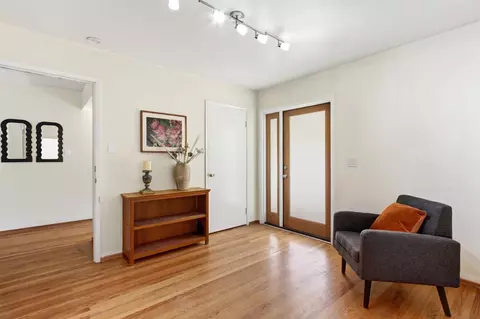 Entry Way - 921 W 8th St, Davis, CA 95616 photo 3 of 4