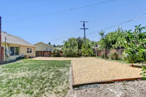 Exterior - 921 W 8th St, Davis, CA 95616 photo 7 of 11