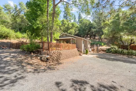 Exterior - 954 Wren Ct, Placerville, CA 95667 photo 5 of 9