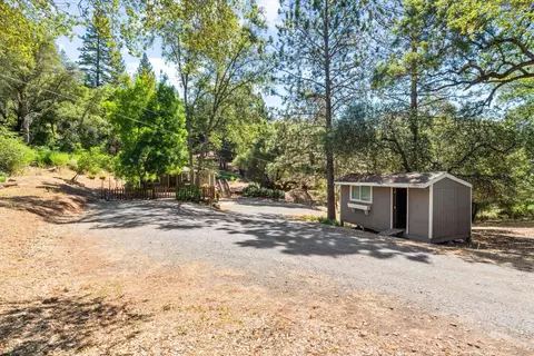Exterior - 954 Wren Ct, Placerville, CA 95667 photo 7 of 9