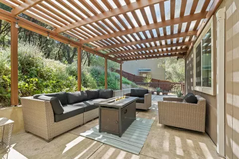Exterior - 954 Wren Ct, Placerville, CA 95667 photo 3 of 9