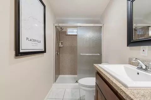 Bath - 954 Wren Ct, Placerville, CA 95667 photo 3 of 4