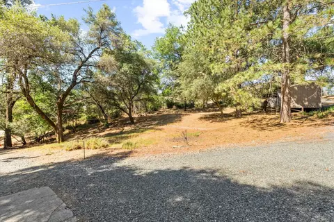 Exterior - 954 Wren Ct, Placerville, CA 95667 photo 8 of 9