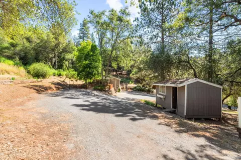 Exterior - 954 Wren Ct, Placerville, CA 95667 photo 6 of 9