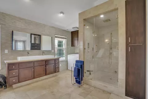 Bath - 3817 Viader Dr, Modesto, CA 95356 photo 5 of 7