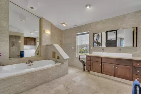 Bath - 3817 Viader Dr, Modesto, CA 95356 photo 6 of 7