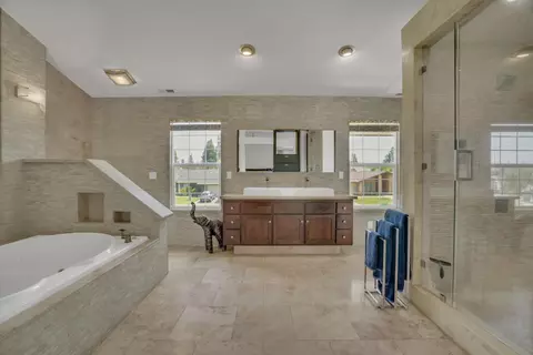 Bath - 3817 Viader Dr, Modesto, CA 95356 photo 4 of 7