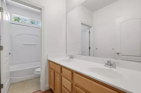 Bath - 4057 Huston Way, Olivehurst, CA 95961 photo 2 of 4