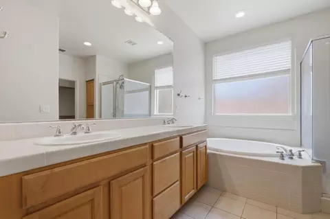 Bath - 4057 Huston Way, Olivehurst, CA 95961 photo 4 of 4