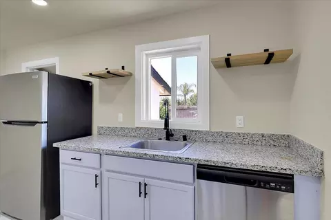 Kitchen - 5018 Western Ave, Olivehurst, CA 95961 photo 5 of 5