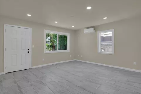 Living - 5018 Western Ave, Olivehurst, CA 95961 photo 4 of 5