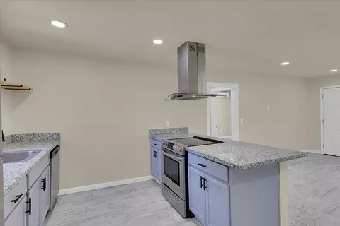 Kitchen - 5018 Western Ave, Olivehurst, CA 95961 photo 3 of 5