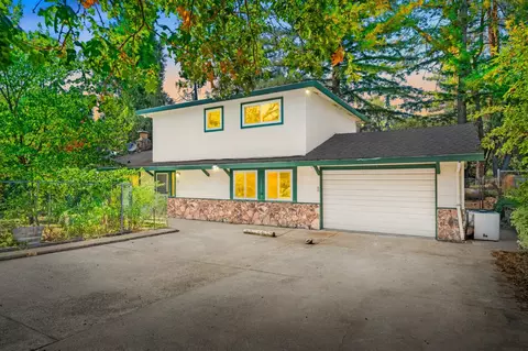 115 Martindale Ln, Auburn, CA 95603