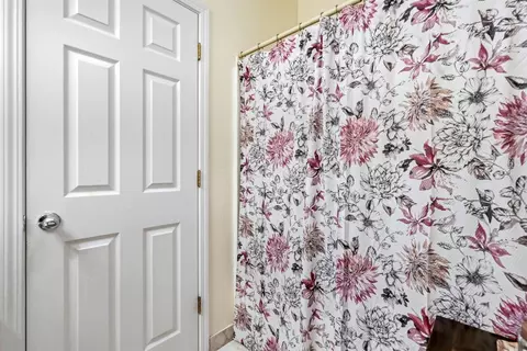 Bath - 1750 Hicks Ave, Olivehurst, CA 95961 photo 2 of 5