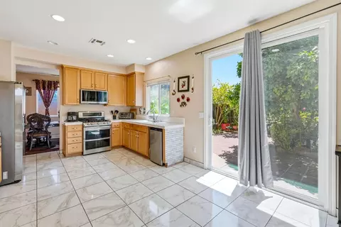 Kitchen - 1750 Hicks Ave, Olivehurst, CA 95961 photo 4 of 6