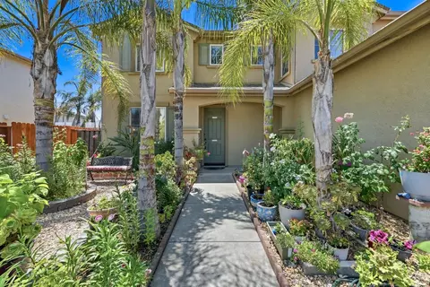 Exterior - 1750 Hicks Ave, Olivehurst, CA 95961 photo 5 of 14