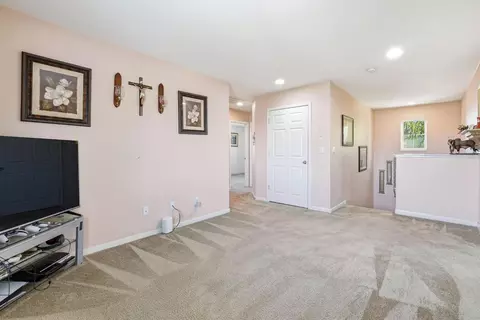 Entry Way - 1750 Hicks Ave, Olivehurst, CA 95961 photo 4 of 5