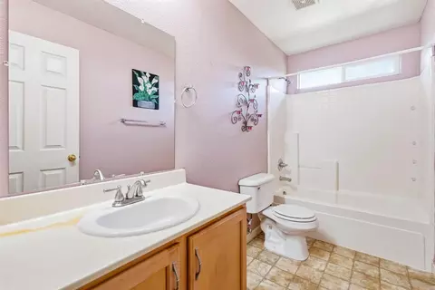 Bath - 1750 Hicks Ave, Olivehurst, CA 95961 photo 3 of 5