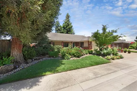 Exterior - 3025 Park Oak Dr, Lodi, CA 95242 photo 3 of 10