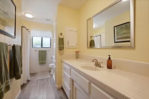 Bath - 3025 Park Oak Dr, Lodi, CA 95242 photo 1 of 1