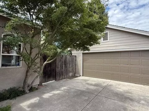 Exterior - 4225 Merchant Ln, Turlock, CA 95382 photo 4 of 6