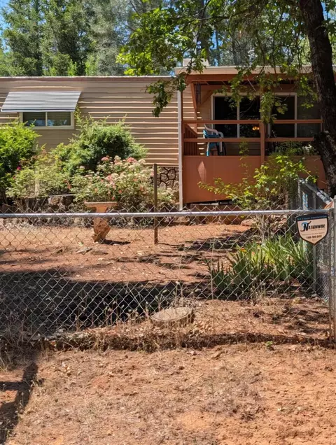 20742 Mammoth Dr, Lakehead, CA 96051