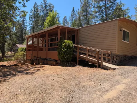 20742 Mammoth Dr, Lakehead, CA 96051