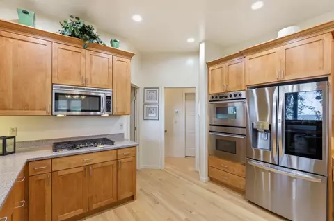 Kitchen - 6840 Gallagher Rd, Pilot Hill, CA 95664 photo 4 of 5