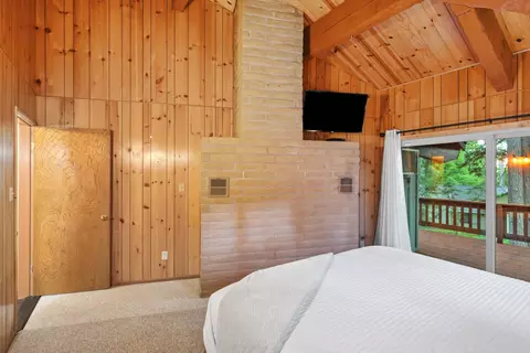 Bedroom - 1888 Cypress Pt, Arnold, CA 95223 photo 3 of 8